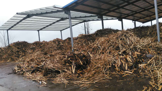上圖為農(nóng)林廢棄物秸稈、木屑等